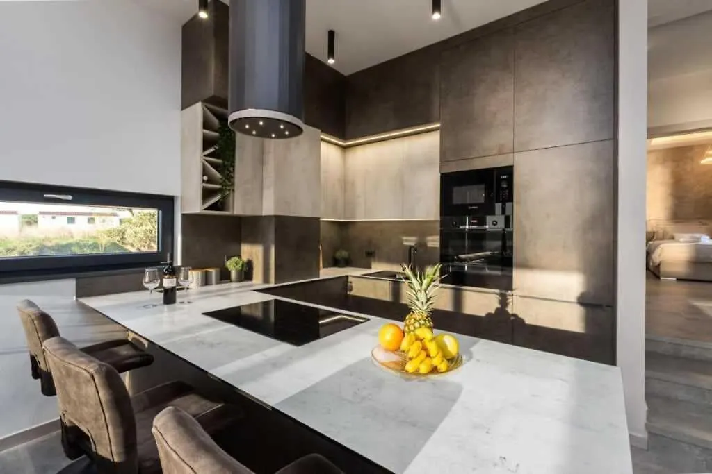 Vacay Villa Vie With Home Cinema And Spa Μεντουλίν