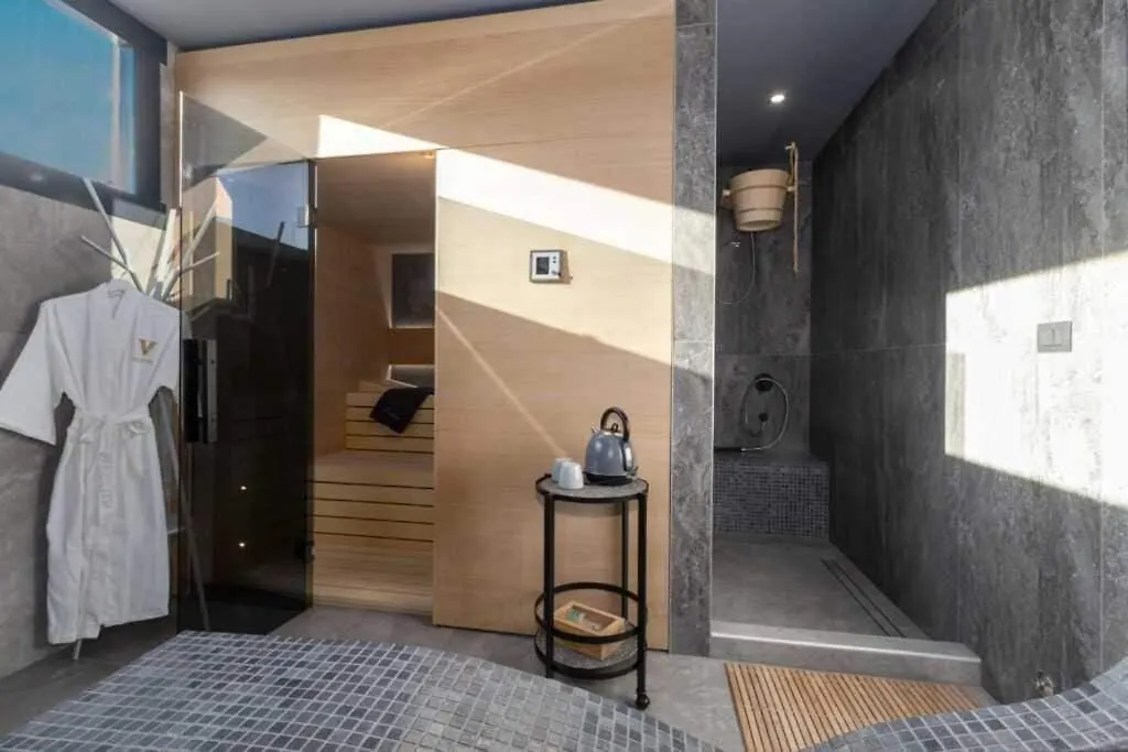 Vacay Villa Vie With Home Cinema And Spa Μεντουλίν
