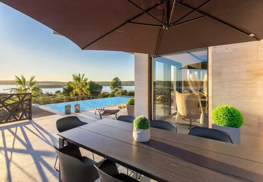 Vacay Villa Vie With Home Cinema And Spa Medulin
