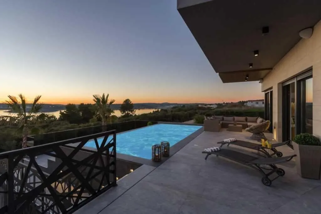 Vacay Villa Vie With Home Cinema And Spa Medulin